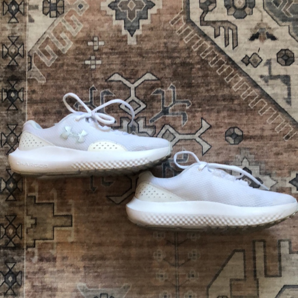 Under Armour Surge 4 Running Shoes - Picture 2 of 6